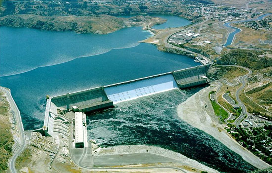Grand Coulee Dam on Columbia river, Washington Grand Coulee Dam on Columbia river, Washington