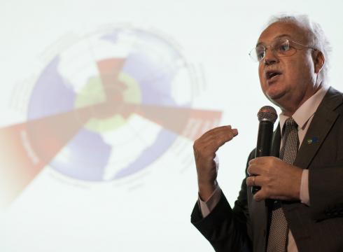 U.N. report warns environment is at tipping point U.N. report warns environment is at tipping point